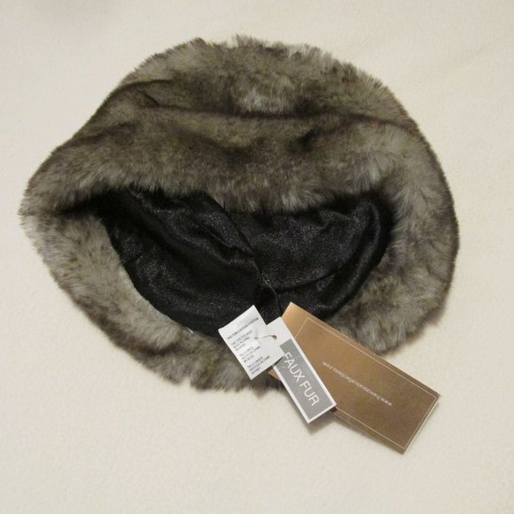 Francesca's Collections Accessories - Francesca's Faux Fur Toque HAT